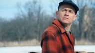 Charlie Hunnam as Ed Gein in Monster: The Ed Gein Story | Image via Netflix
